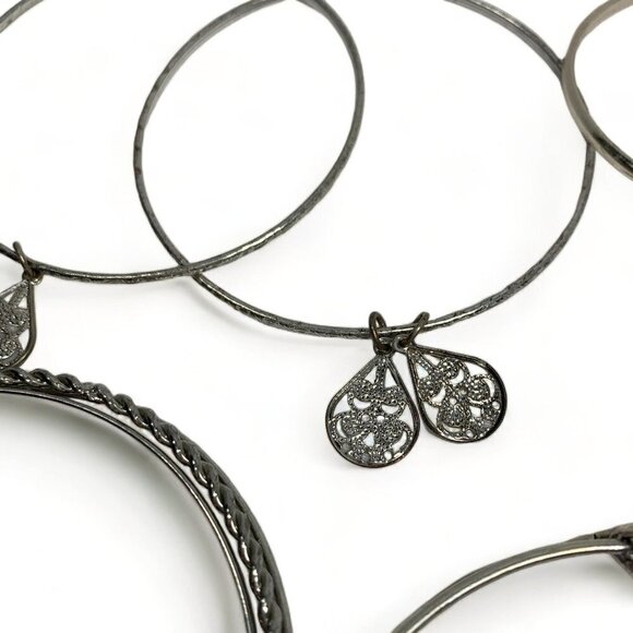 Lot of 8 Assorted Silver Tone Charm Bracelets Expandable - Picture 11 of 11